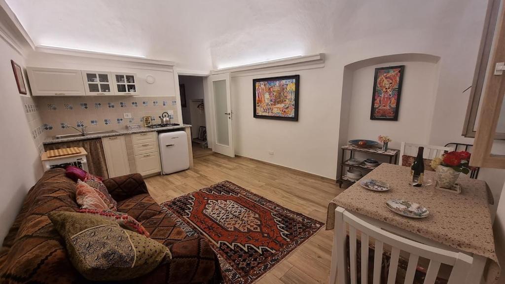 Beautifully Restored Romantic Apartment In The Centre Of Historic 돌체도 외부 사진